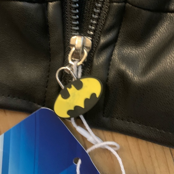 Batman Patched Leather Jacket. Boys size 8. New with tags! - Picture 6 of 11